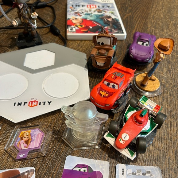 Disney Infinity Game, Figures & Cards - Picture 6 of 16